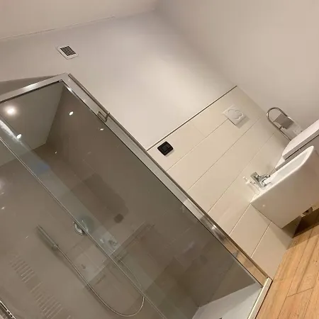 Center Large With Large Shower Apartament *